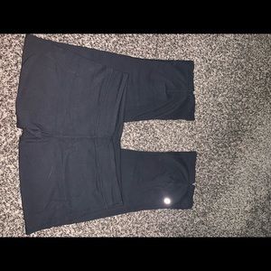 Black lululemon crop leggings